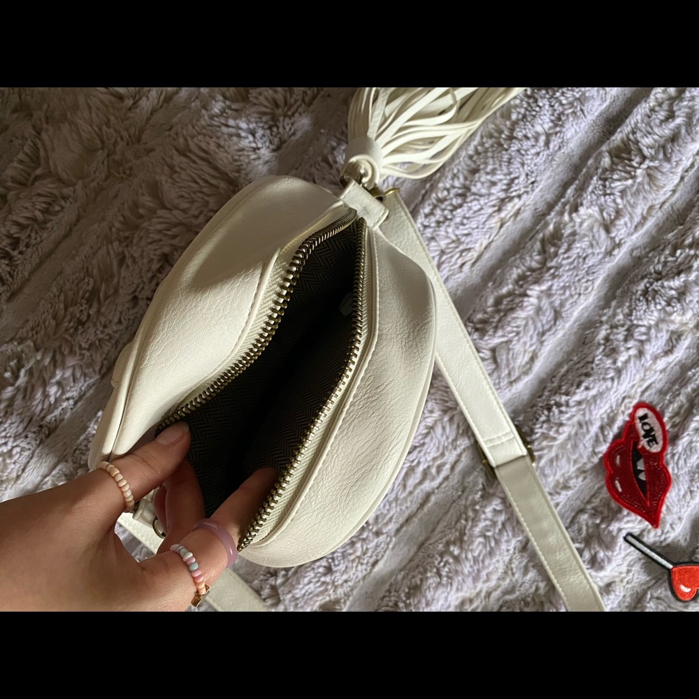 White Steve Madden sidebag purse